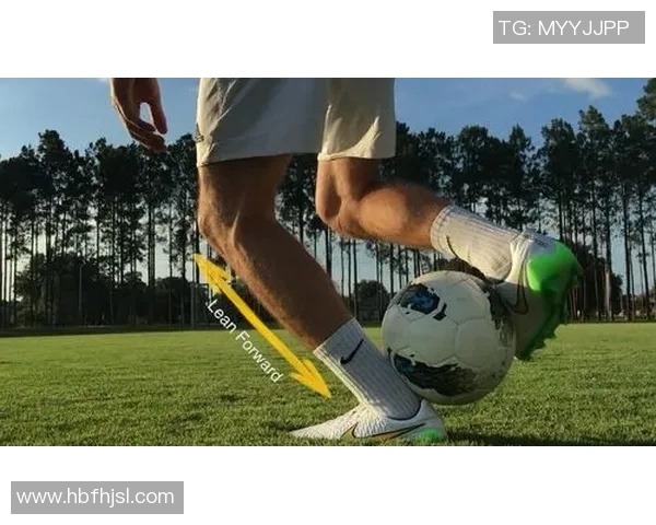 掌握足球花式起球技巧让你的球技更加炫酷与精彩